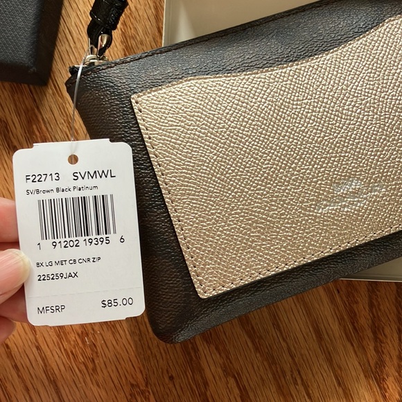 COACH BOXED CORNER ZIP WRISTLET WITH METALLIC COLORBLOCK 
SILVER/BROWN BLACK - Picture 8 of 10
